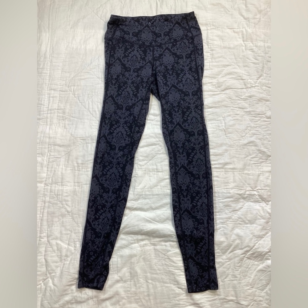 Athleta Chaturanga Damask Paisley Legging XS Gray/Black